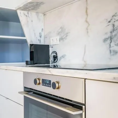 Modern & Bright - Mercado 22 Apartment