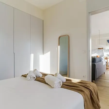Modern & Bright - Mercado 22 Apartment