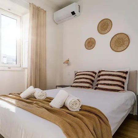 Modern & Bright - Mercado 22 By Lisbeyond *